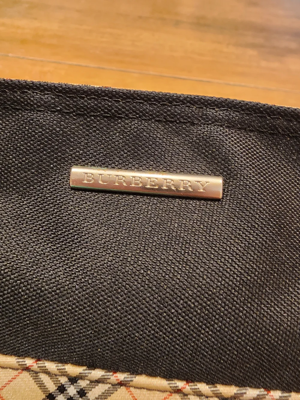 Burberry compact black
